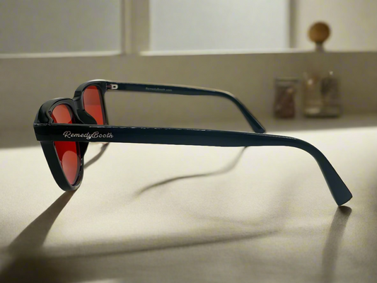 Black Frames-Red Lens